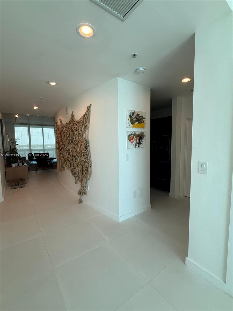 ELOQUENCE ON THE BAY COND - Residential