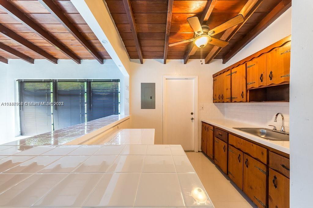 BEACH PARK SUB - Residential Lease