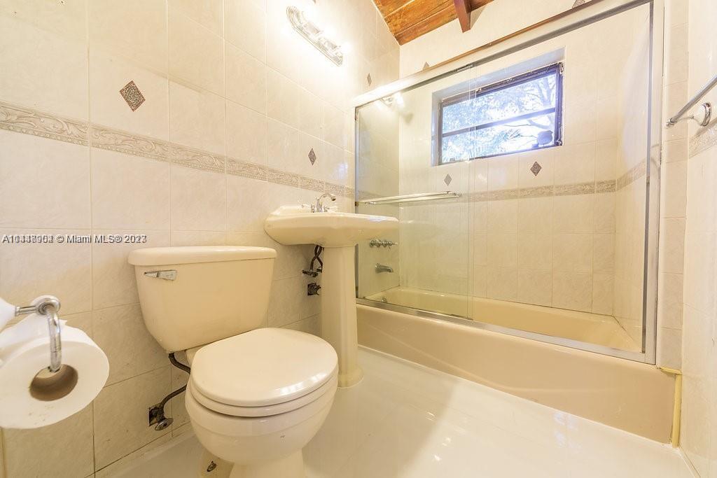 BEACH PARK SUB - Residential Lease