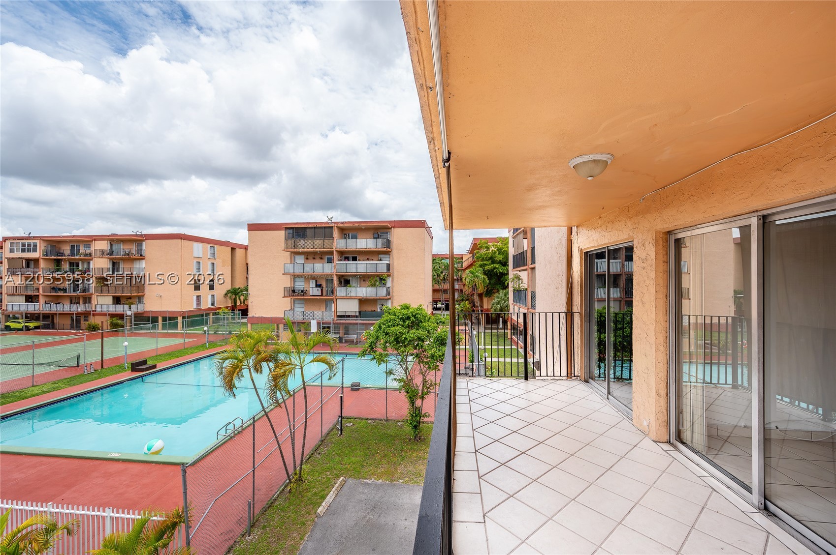 PALM-WEST GARDENS CONDO - Residential
