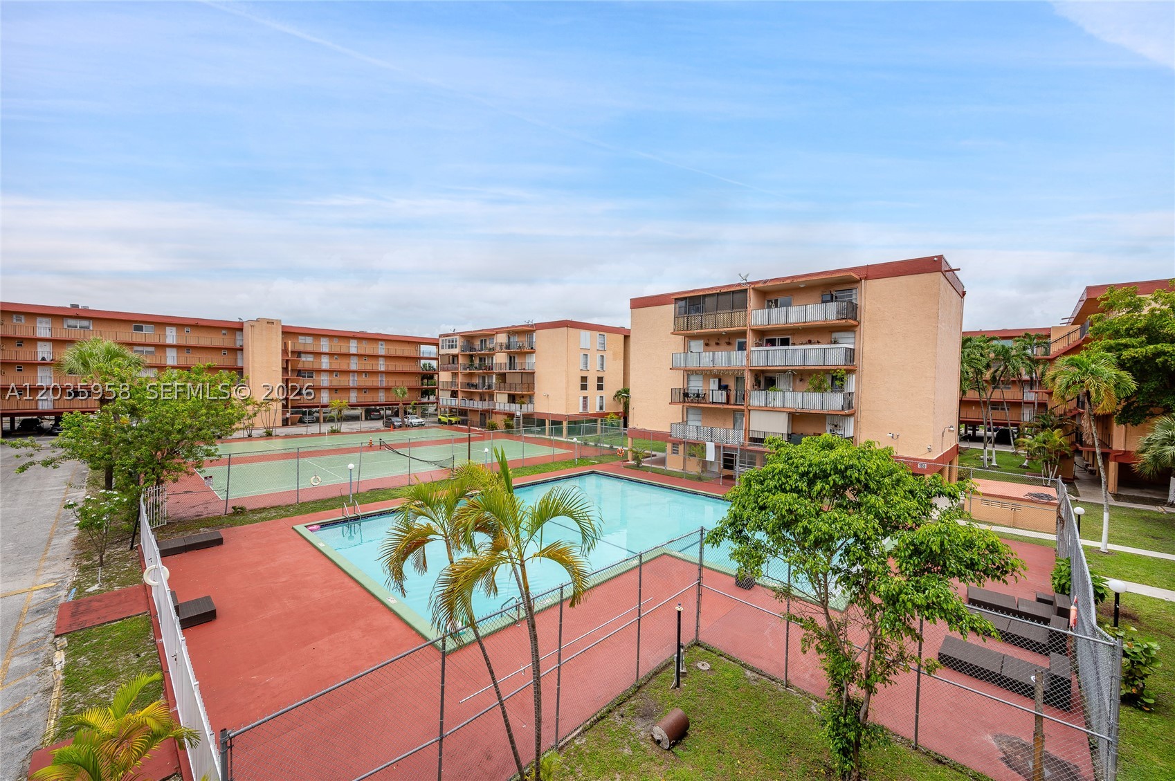 PALM-WEST GARDENS CONDO - Residential