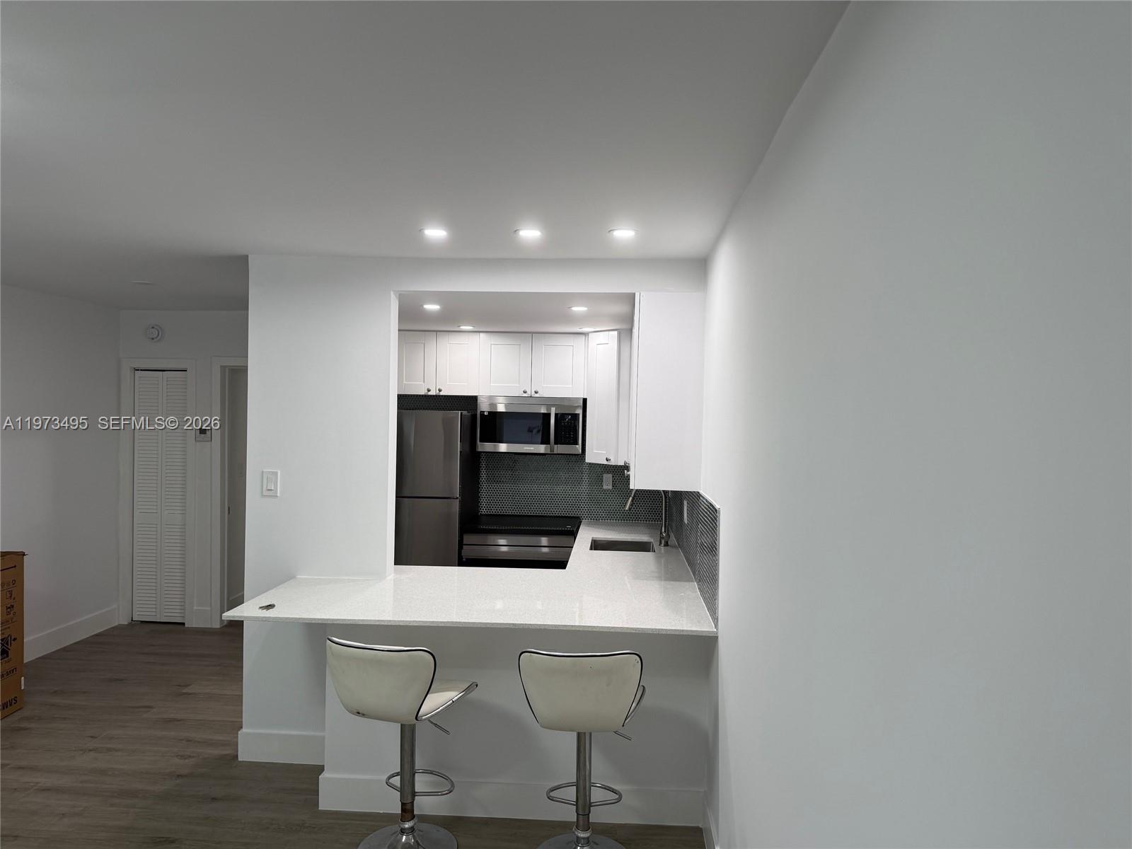 Fully Remodeled – Modern finishes with a fresh, contemporary feel
- Open Concept Layout – Spacious living area with plenty of natural light
- Updated Kitchen – White shaker cabinetry, quartz countertops, stainless steel appliances
