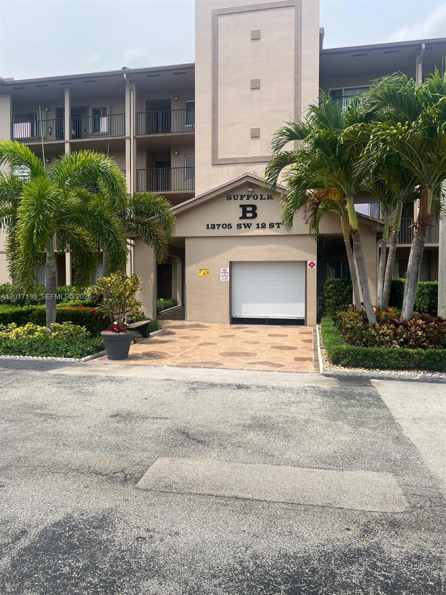 SUFFOLK AT CENTURY VILLAG - Residential