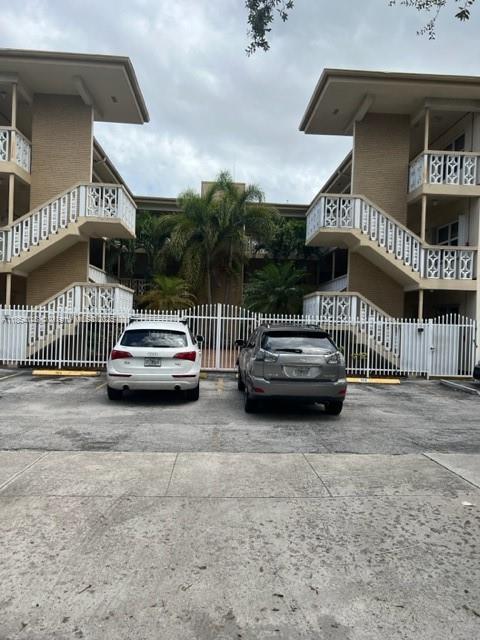 HAMPTON COURT CONDO - Residential
