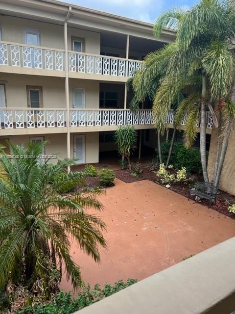 HAMPTON COURT CONDO - Residential