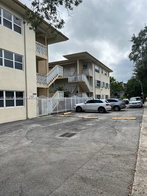 MOTIVATED SELLER. INVESTORS WELCOME. RENT FROM 1ST DAY. ALREADY RENTED FOR $2200. 
THE TENANT LIVES 2ND YEAR. THE LEASE HAS JUST STARTED. LARGE 2 BEDROOM 1 BATH . 2ND FLOOR UNIT, COMPLETELY REMODELED. WALKING DISTANCE TO HOLLYWOOD'S FAMOUS DOWNTOWN RESTAURANTS & NIGHT LIFE. ASSESSMENT WILL START FROM THE NEW YEAR. PLEASE CALL TO
THE REALTOR FOR DETAILS. $50K BELLOW THE MARKET.