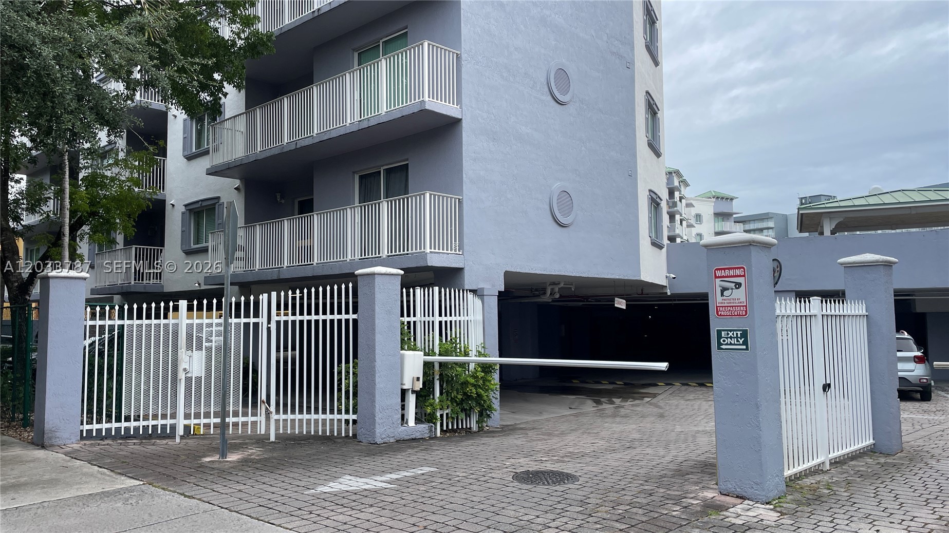SPACIOUS 2/2 CONDO UNIT FOR RENT ON THE MIAMI RIVER WITH WASHER AND DRYER INSIDE THE UNIT, AND TWO (2) COVERED PARKING SPACES. CENTRALLY LOCATED WITH EASY ACCESS TO 27th AVE & OKEECHOBEE AND OTHER MAJOR ROADS. THE BUILDING HAS 24 HR SECURITY WITH GATED ENTRY. PLEASE CHECK THE LISTING ATTACHMENTS FOR ADDITIONAL INFORMATION AND HOW TO PRESENT YOUR OFFER.