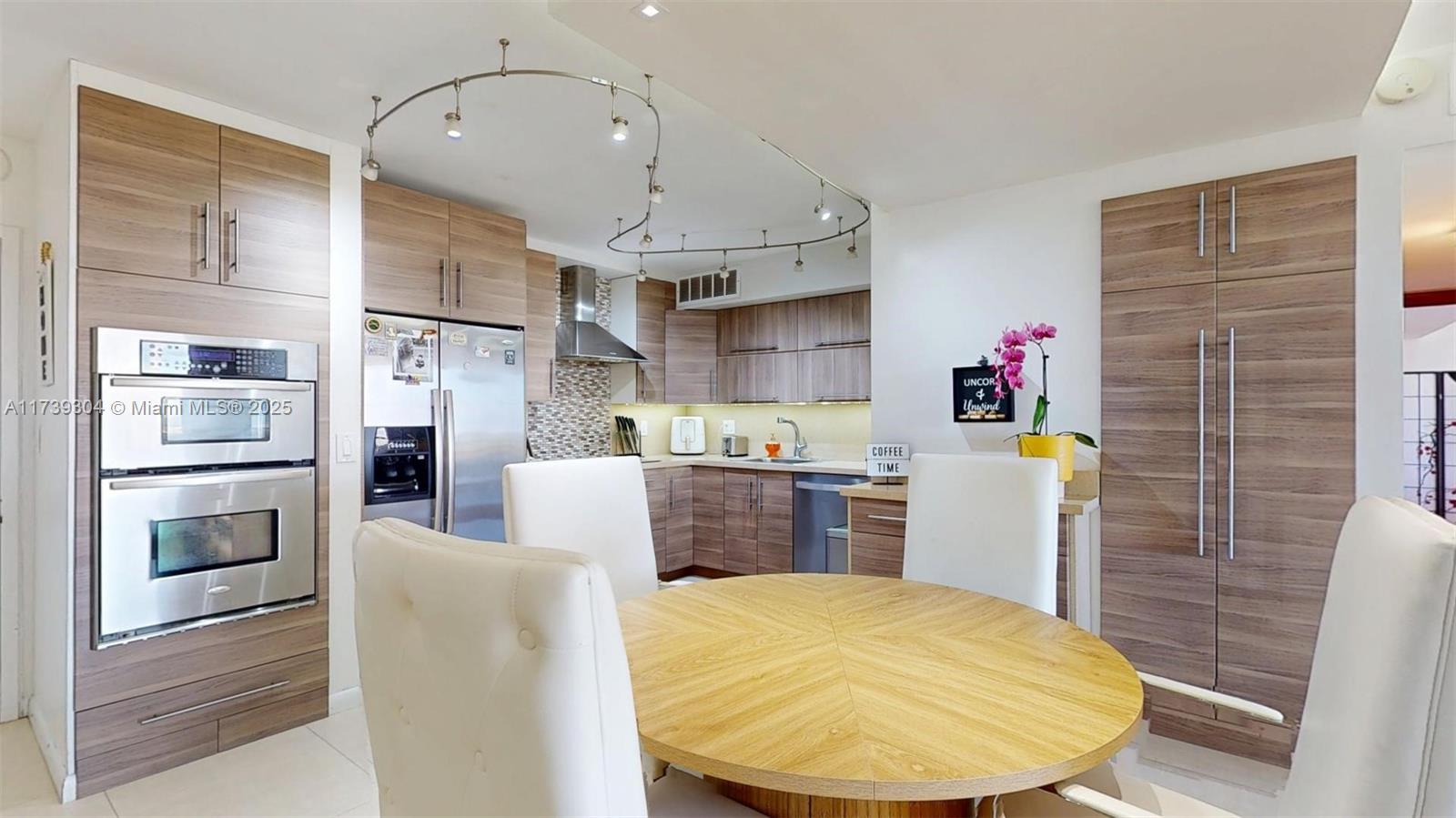 OLYMPUS CONDO PHASE - Residential