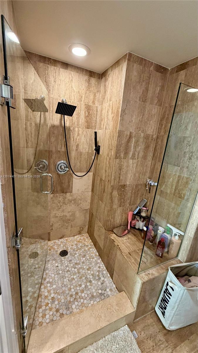 MET 1 CONDO - Residential