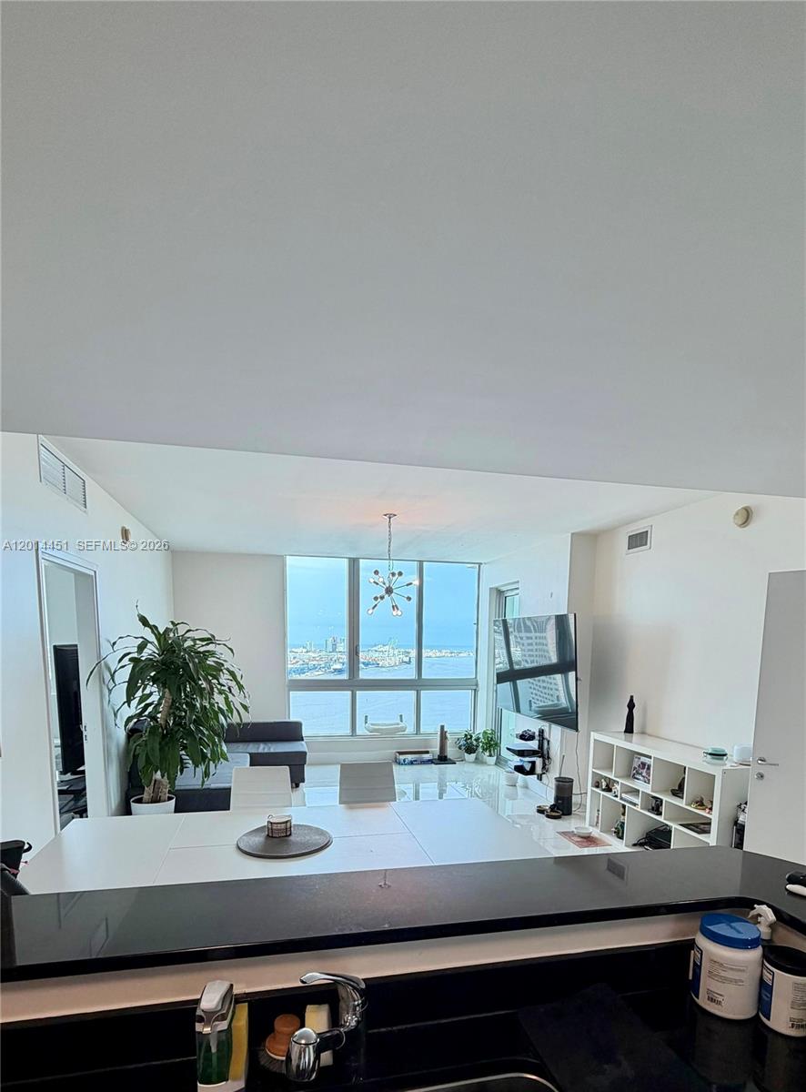 MET 1 CONDO - Residential