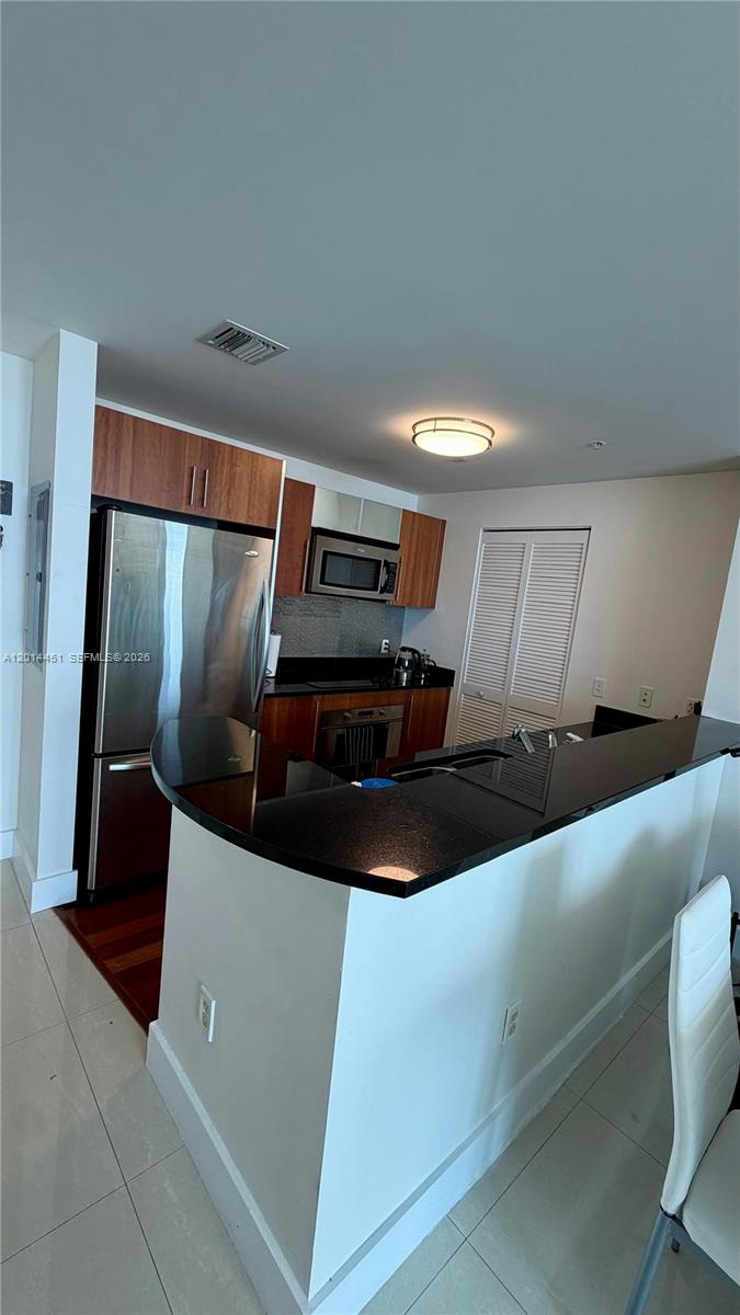 MET 1 CONDO - Residential
