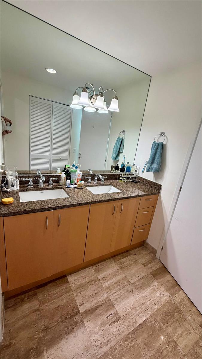 MET 1 CONDO - Residential