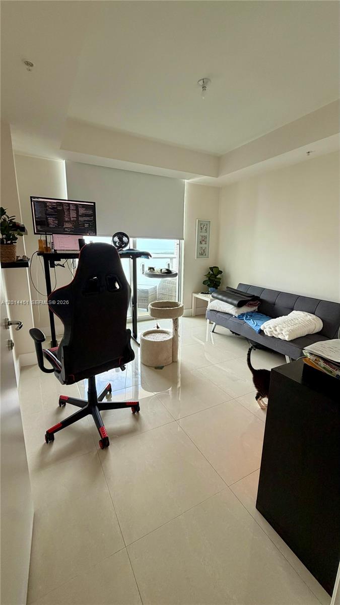 MET 1 CONDO - Residential