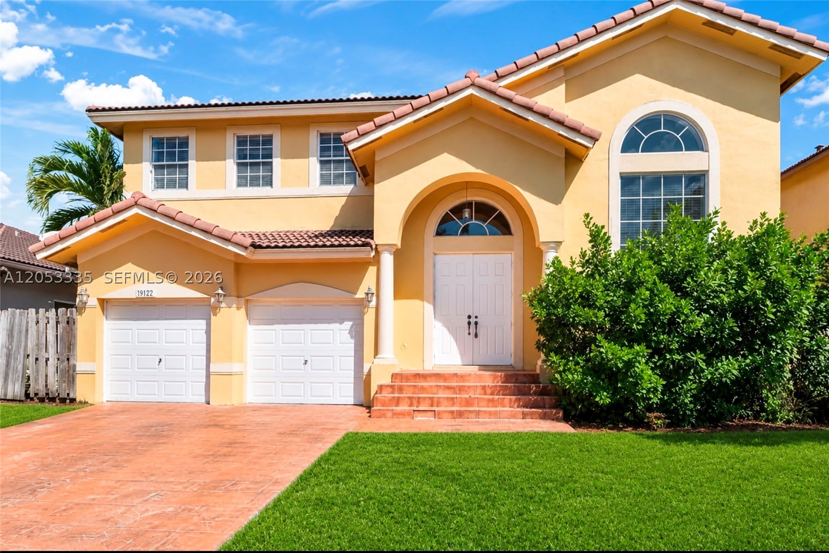 Discover this beautiful and spacious 4-bedroom, 3-bathroom single-family residence located in the sought-after Camino Real Estates community. Offering 2,632 square feet of living space, this home combines comfort, functionality, and generous living areas designed for both everyday living and entertaining.
Upon entering, you are welcomed by bright and inviting spaces filled with natural light, a thoughtfully designed floor plan, and an open layout that creates a true sense of comfort and elegance. The spacious bedrooms provide privacy and relaxation, while the expansive living and dining areas offer the perfect setting for gathering with family and friends.
