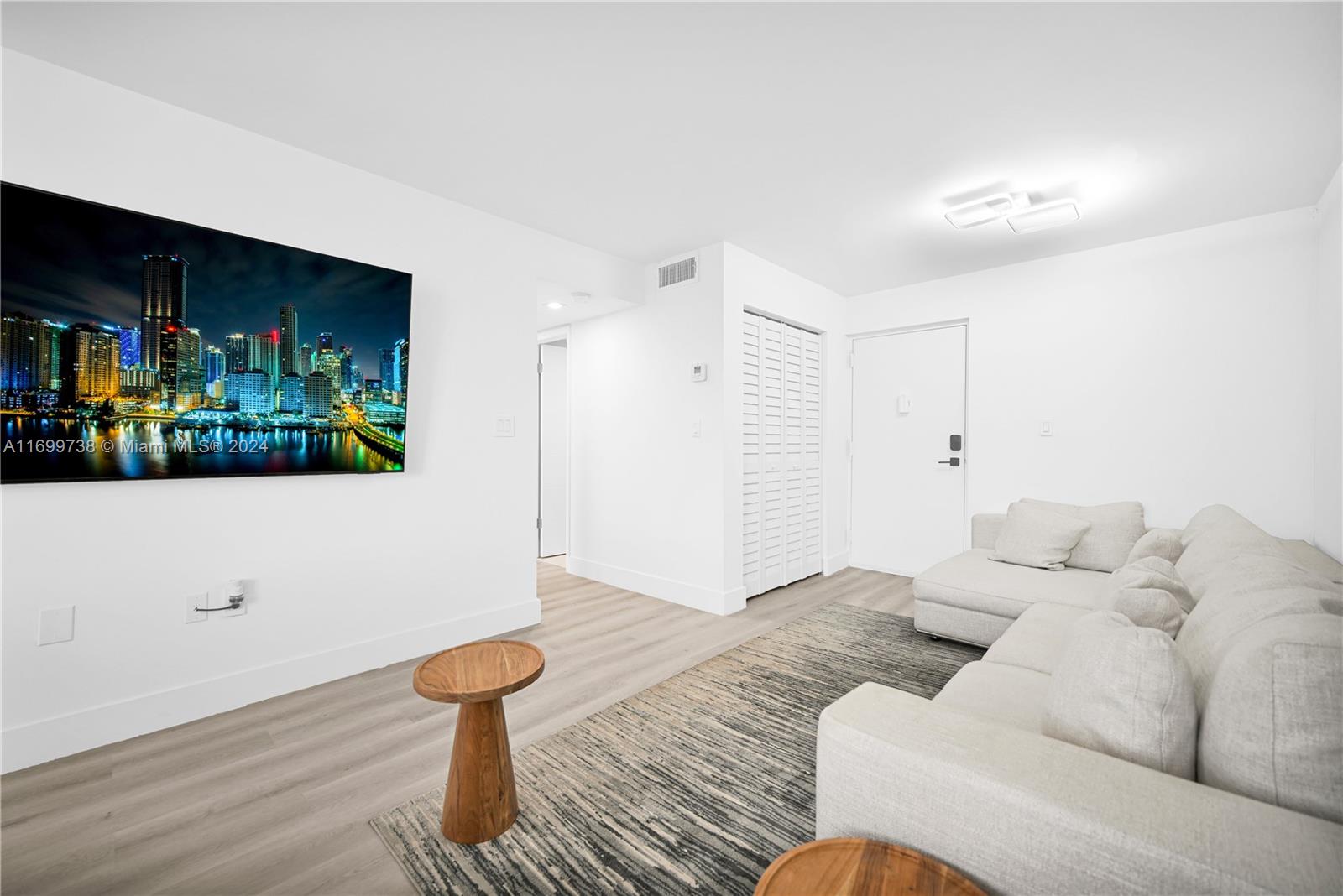 CARIBBEAN BREEZE CONDO - Residential Lease