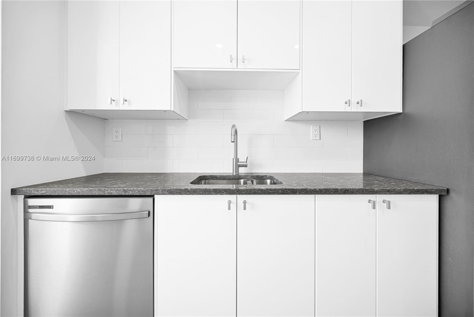 CARIBBEAN BREEZE CONDO - Residential Lease