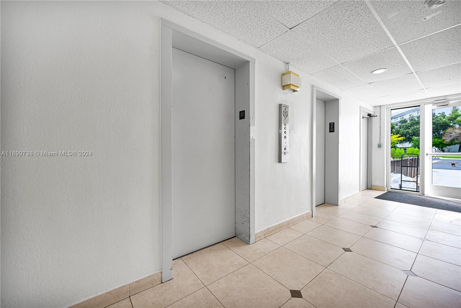 CARIBBEAN BREEZE CONDO - Residential Lease