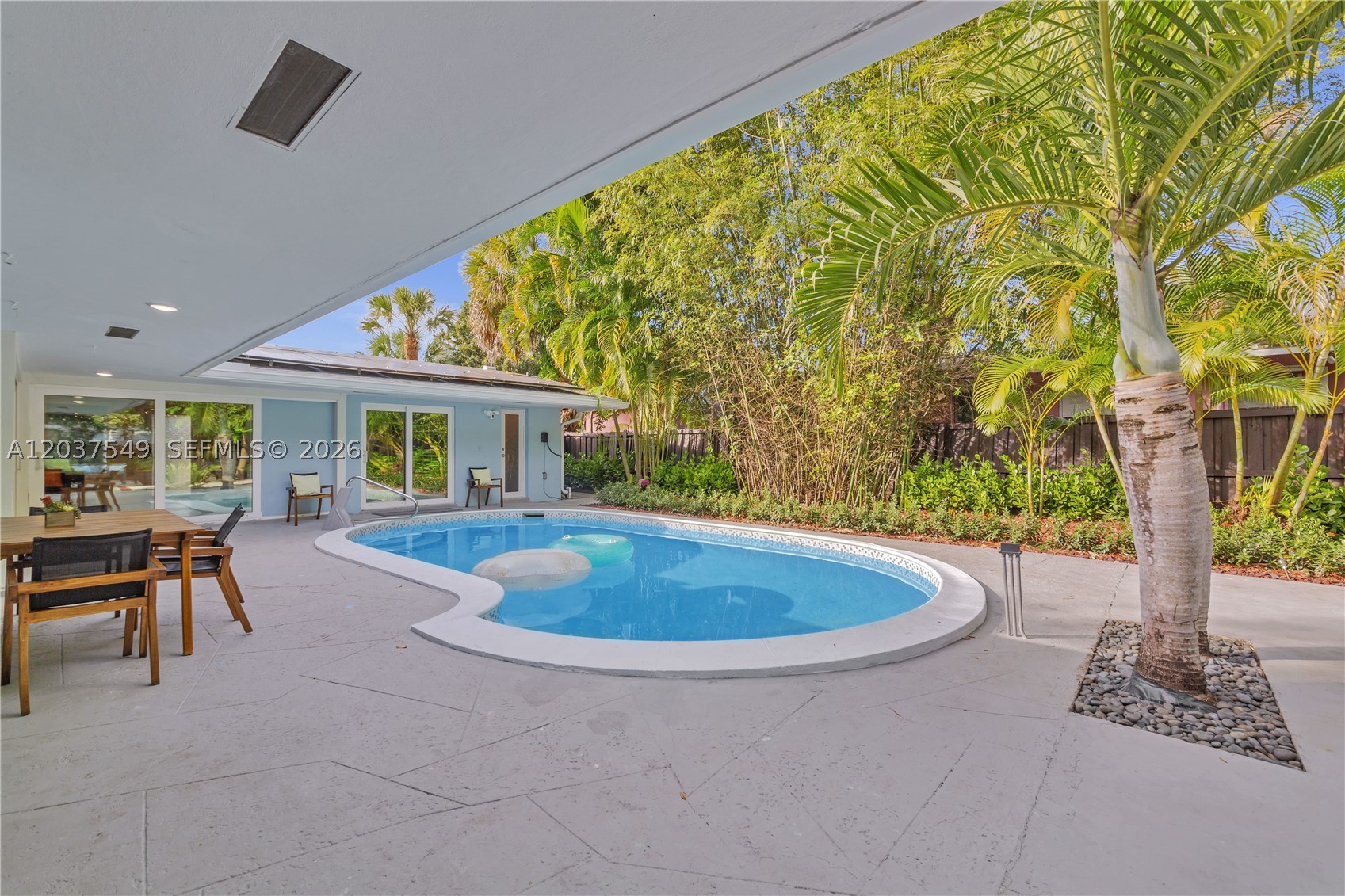 ROBERTSON PARK - Residential Lease