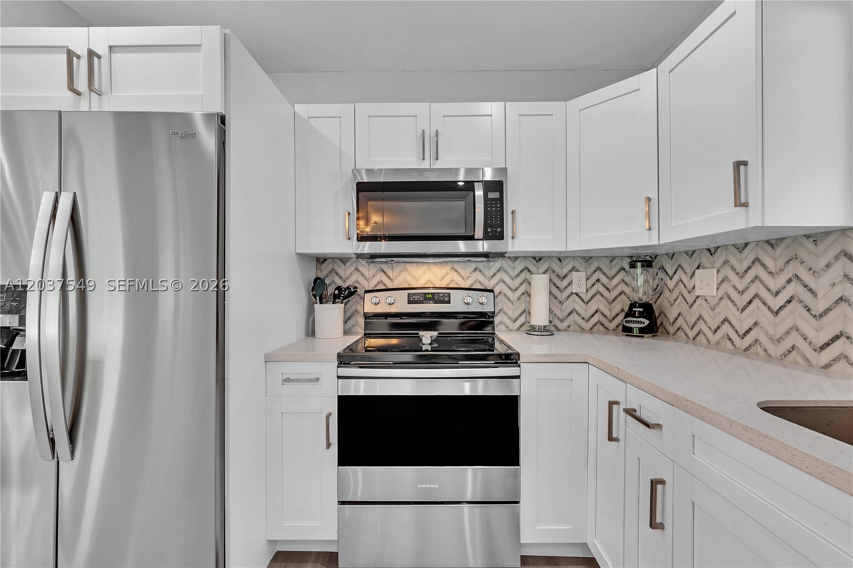 ROBERTSON PARK - Residential Lease