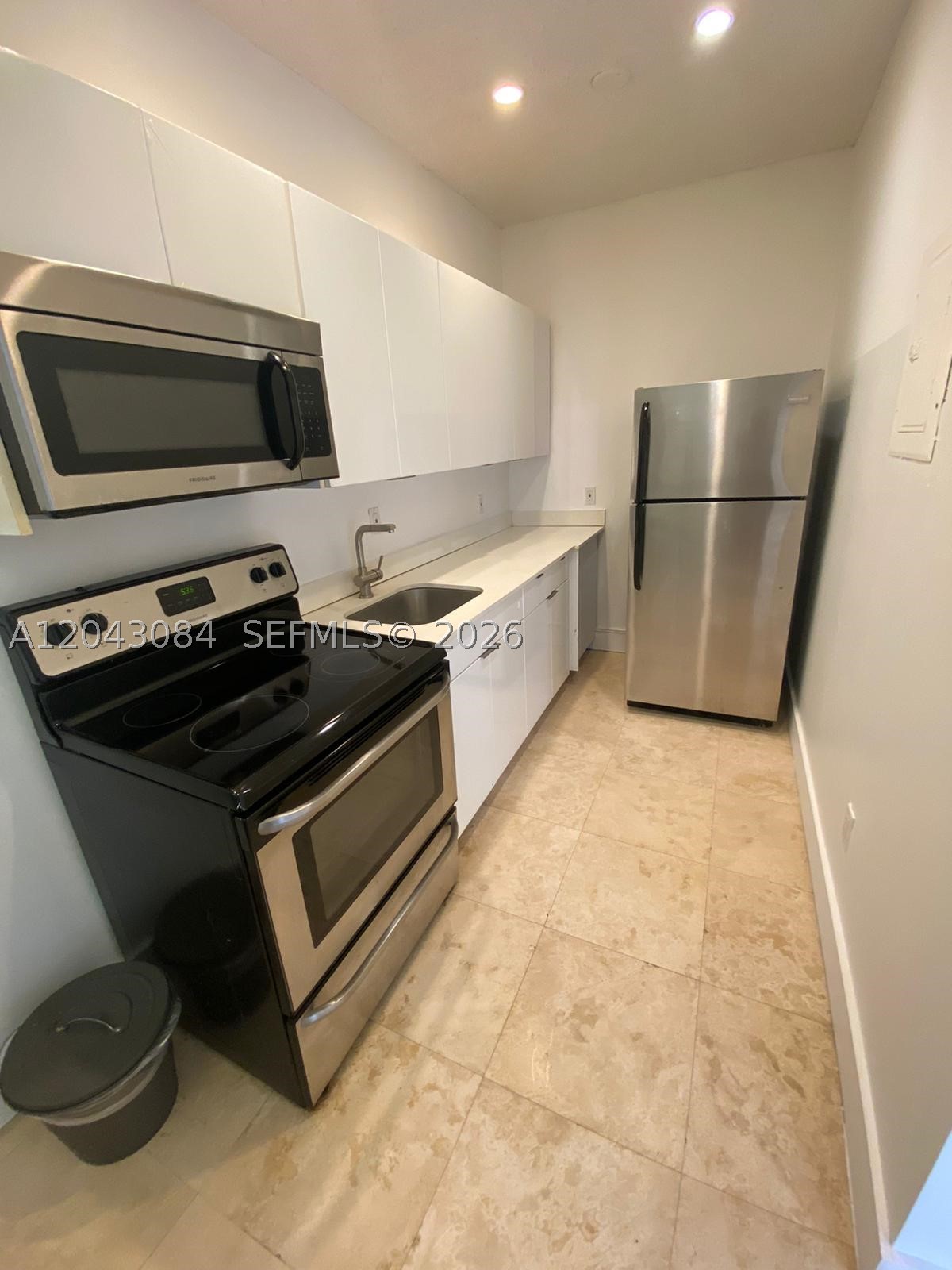 VENETIAN MANOR CONDO - Residential Lease