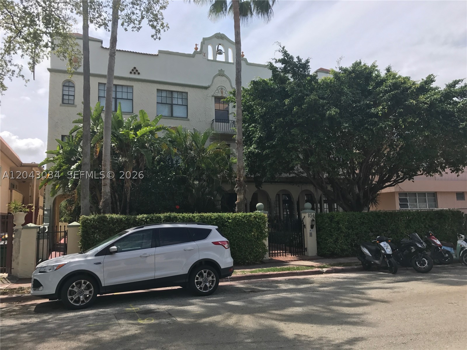 VENETIAN MANOR CONDO - Residential Lease