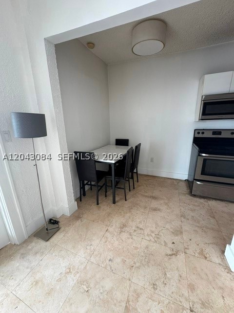 VENETIAN MANOR CONDO - Residential Lease