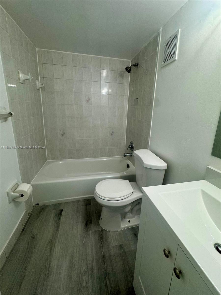 EL LAGO CONDO - Residential Lease