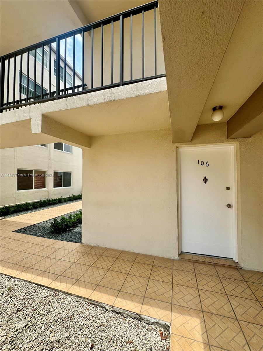 EL LAGO CONDO - Residential Lease