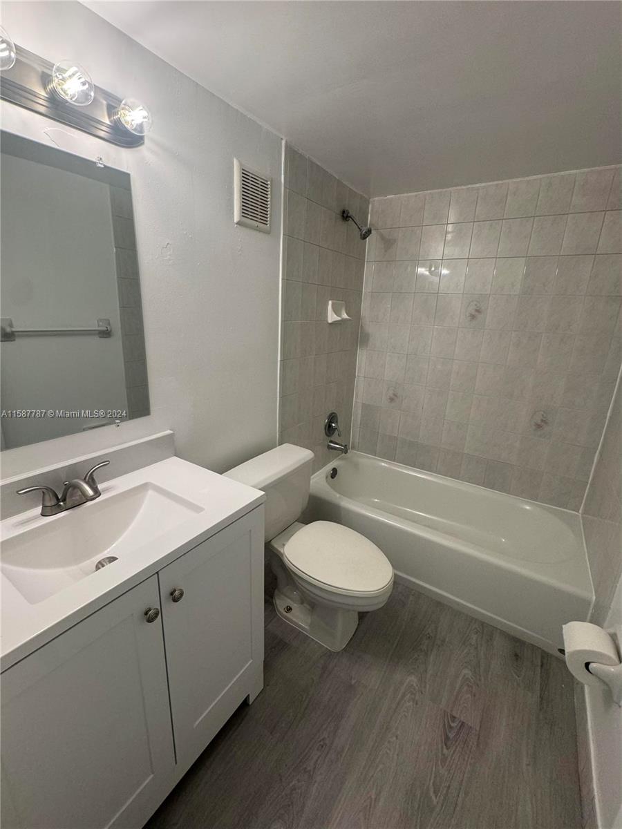 EL LAGO CONDO - Residential Lease