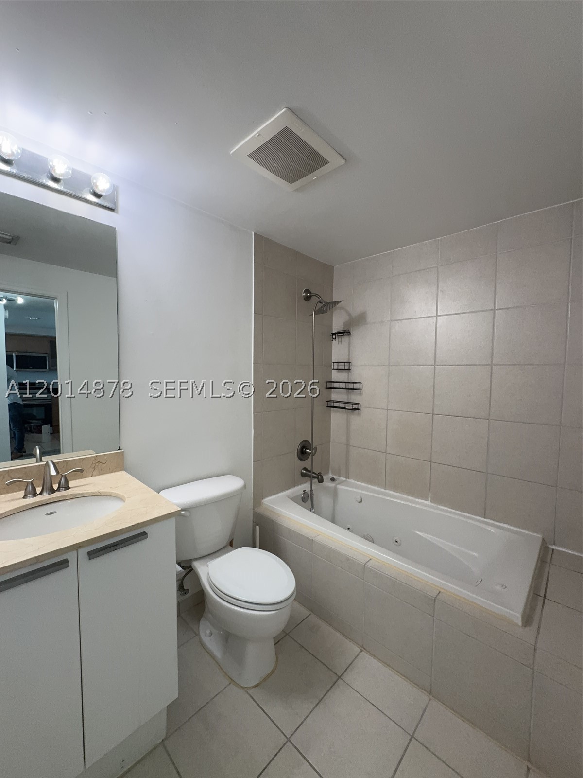 HOLLYWOOD STATION RES CON - Residential Lease