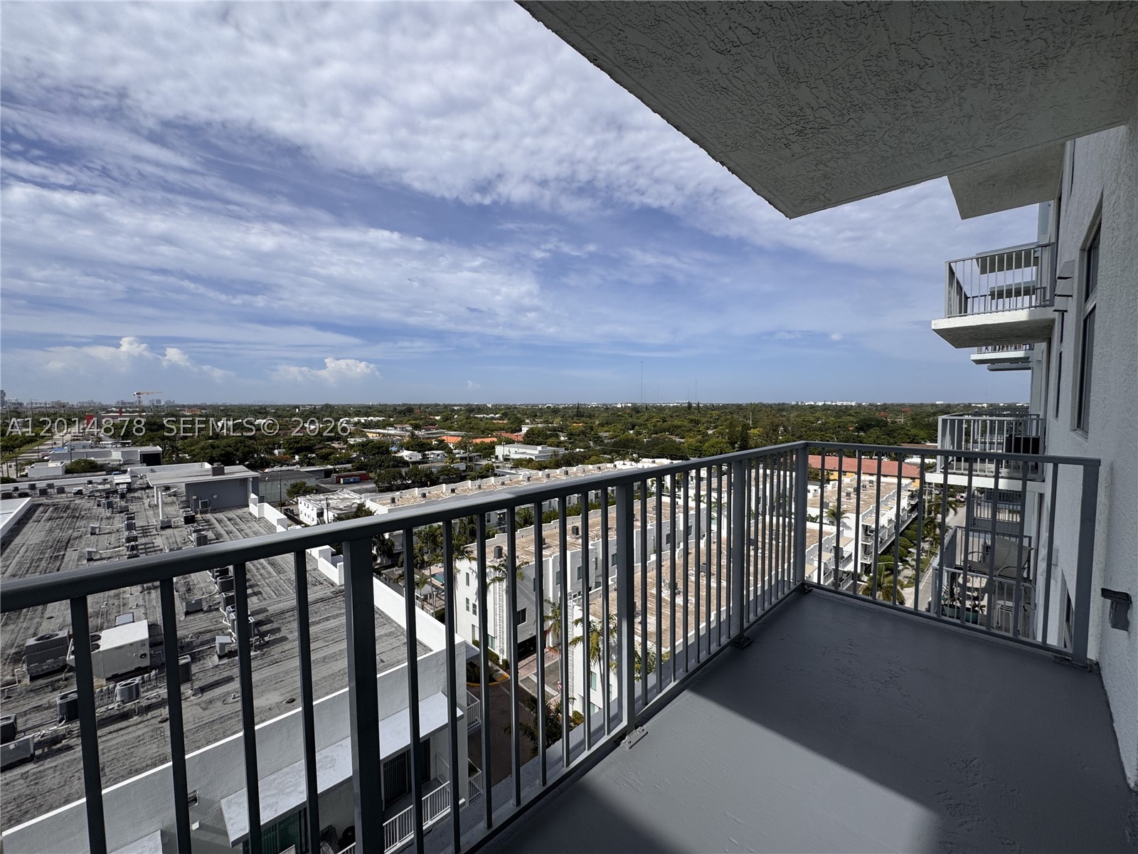 HOLLYWOOD STATION RES CON - Residential Lease