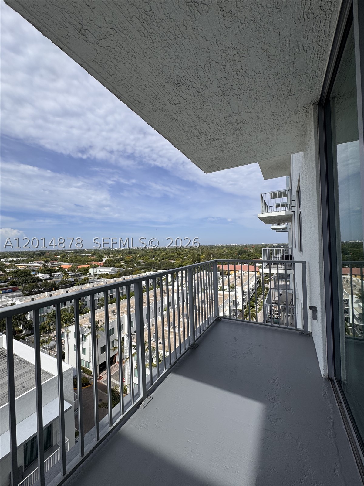 HOLLYWOOD STATION RES CON - Residential Lease