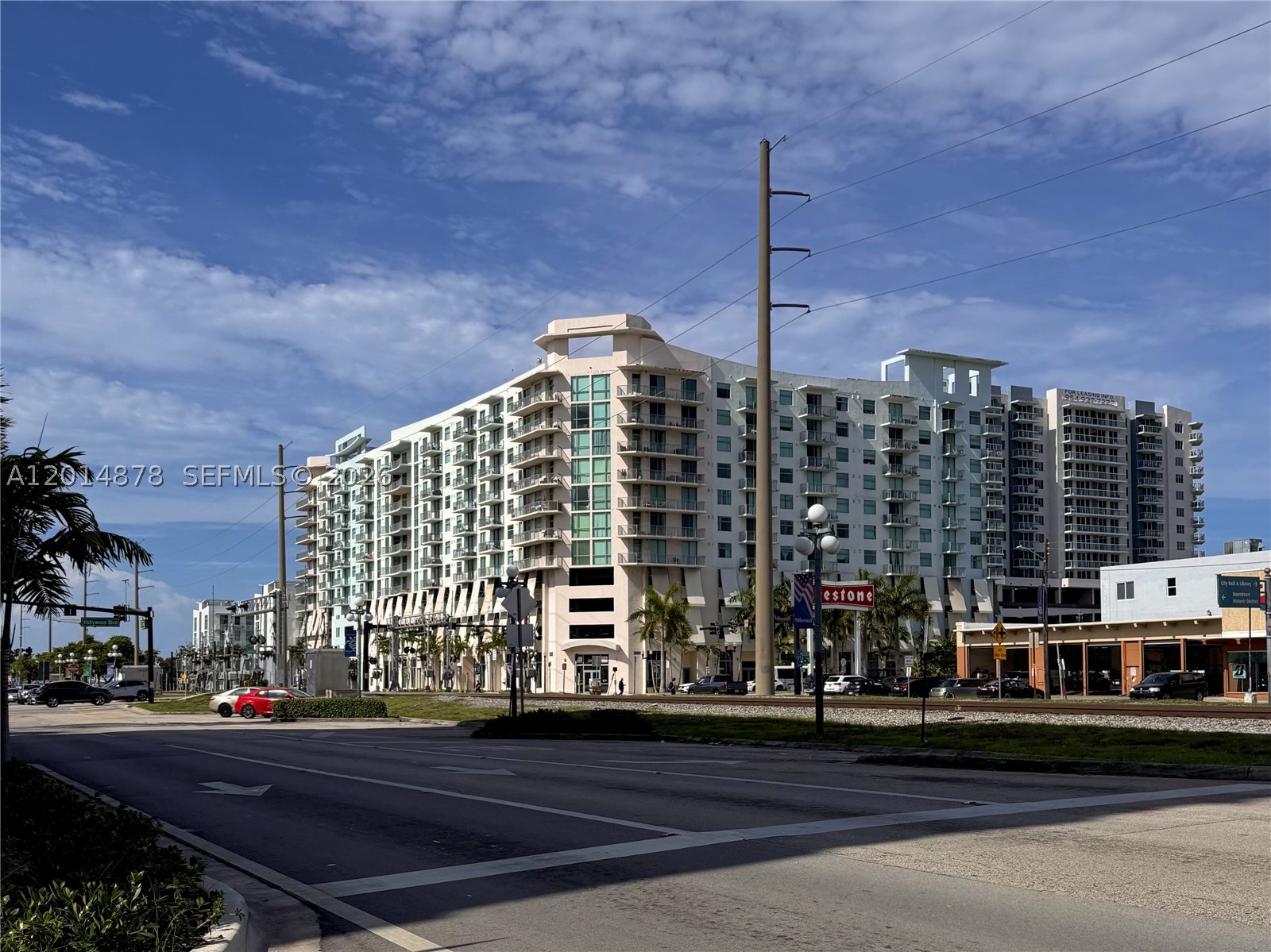 HOLLYWOOD STATION RES CON - Residential Lease
