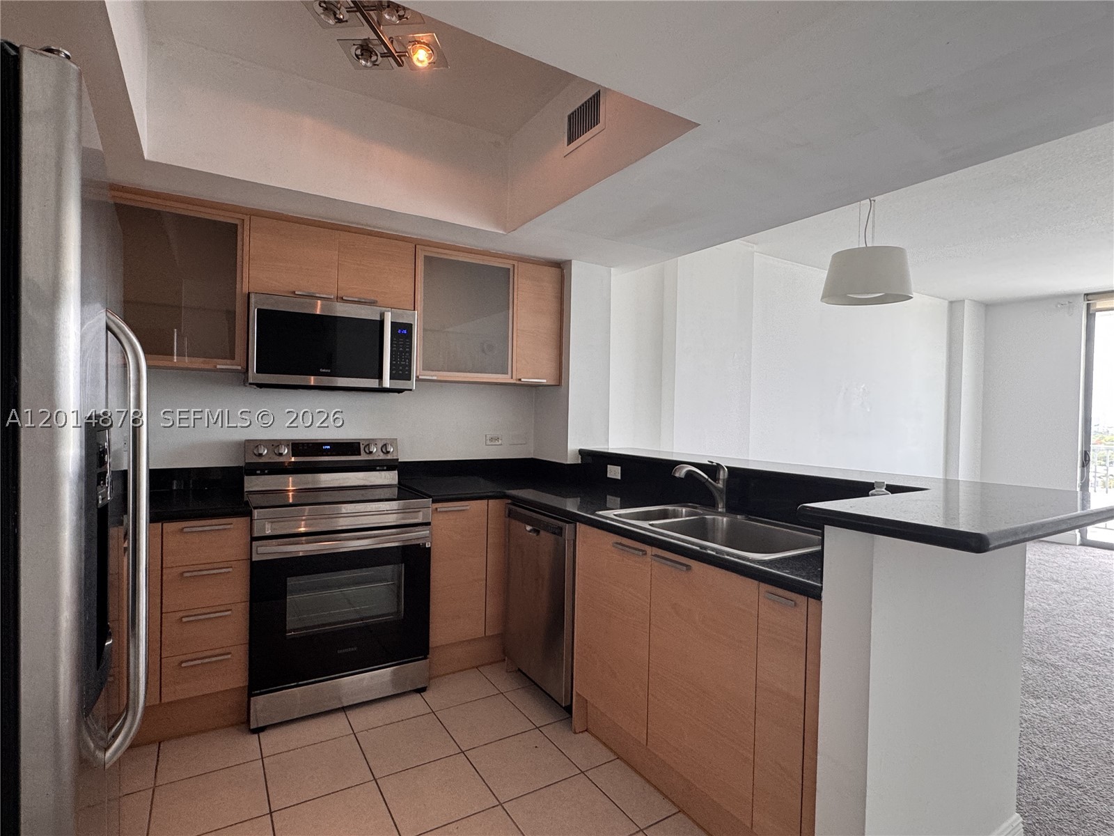 HOLLYWOOD STATION RES CON - Residential Lease