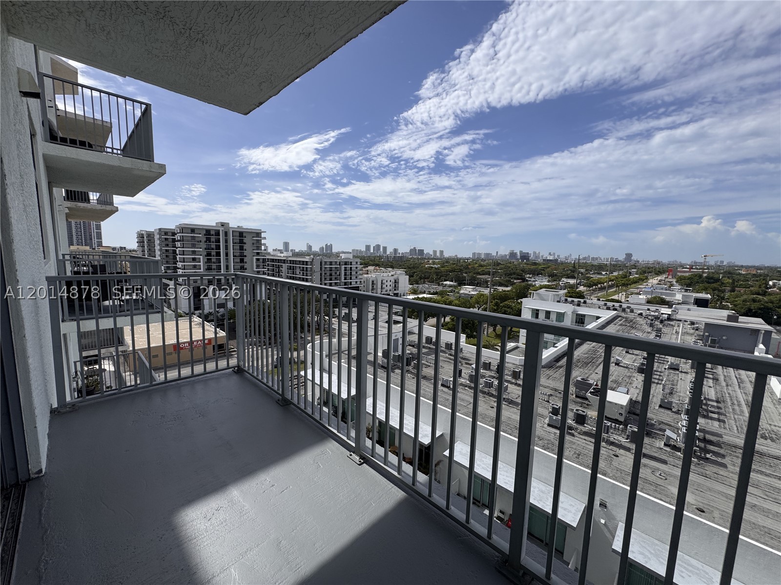 HOLLYWOOD STATION RES CON - Residential Lease