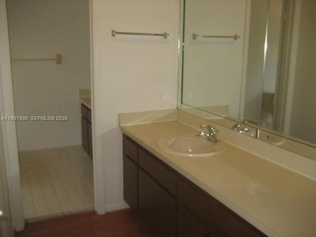 TAMIAMI LAKES SEC 5 - Residential