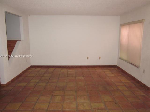 TAMIAMI LAKES SEC 5 - Residential
