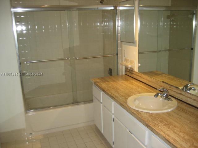 TAMIAMI LAKES SEC 5 - Residential