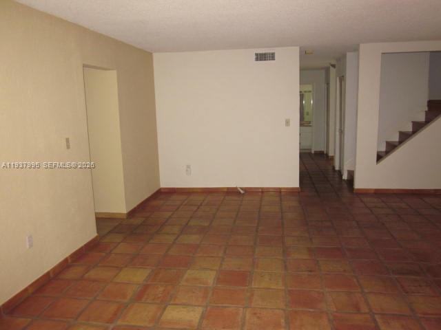 TAMIAMI LAKES SEC 5 - Residential