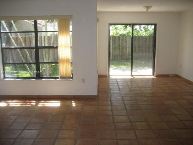 TAMIAMI LAKES SEC 5 - Residential