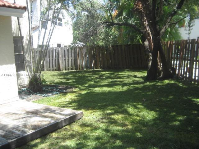 TAMIAMI LAKES SEC 5 - Residential