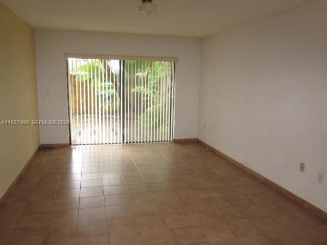 TAMIAMI LAKES SEC 5 - Residential