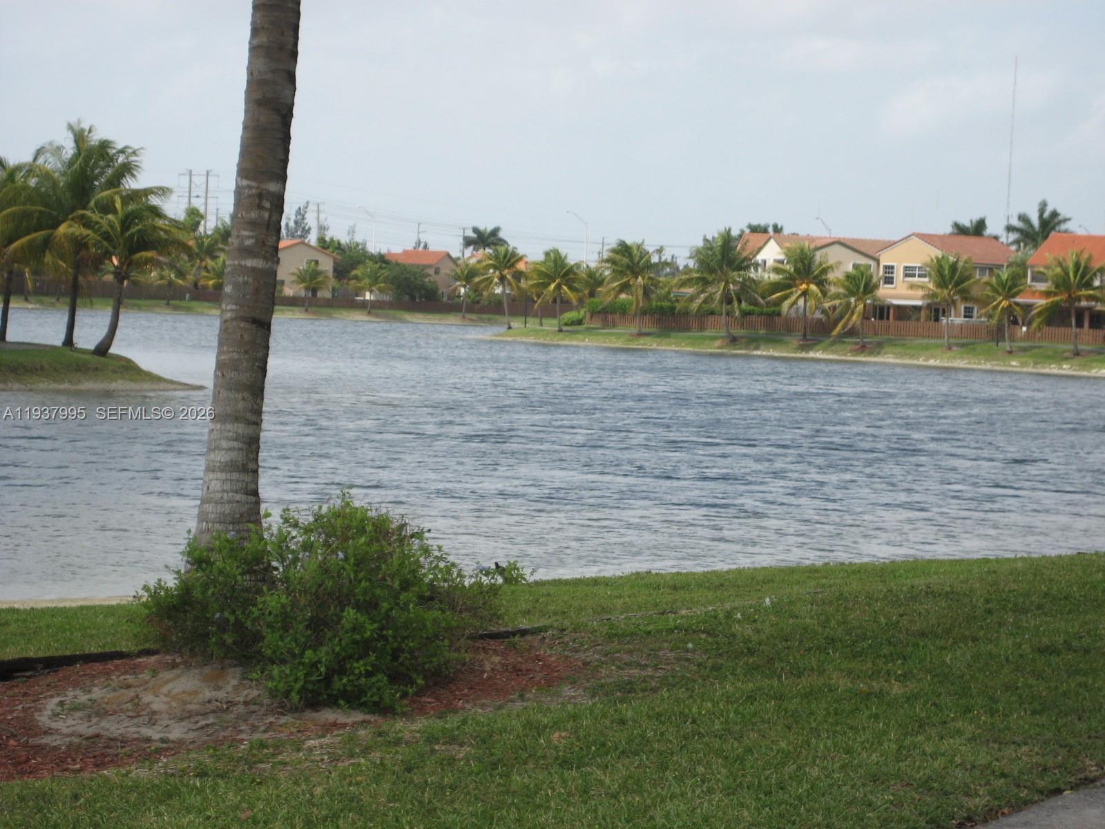 TAMIAMI LAKES SEC 5 - Residential