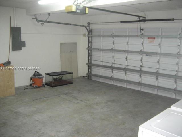 TAMIAMI LAKES SEC 5 - Residential