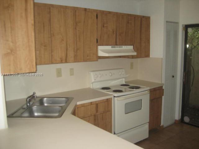 TAMIAMI LAKES SEC 5 - Residential