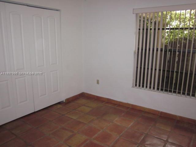 TAMIAMI LAKES SEC 5 - Residential