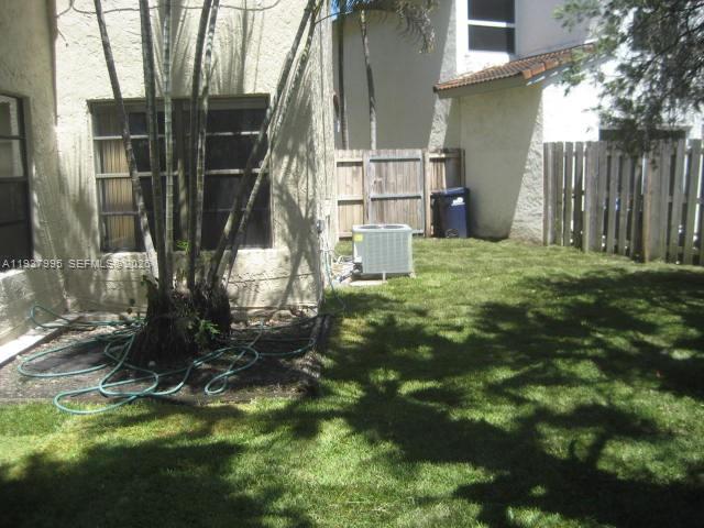 TAMIAMI LAKES SEC 5 - Residential
