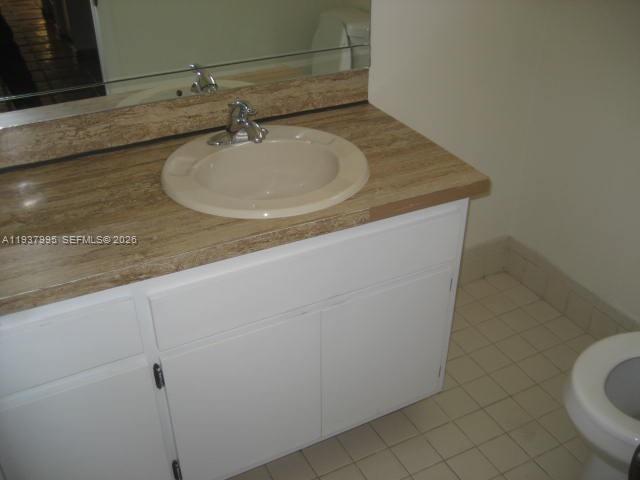TAMIAMI LAKES SEC 5 - Residential