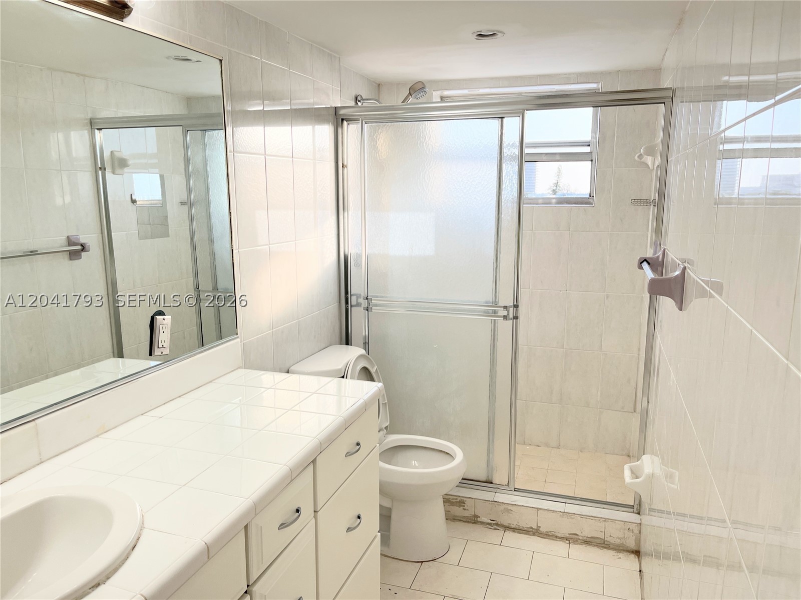 CREEK TOWERS & YACHT CLUB - Residential Lease