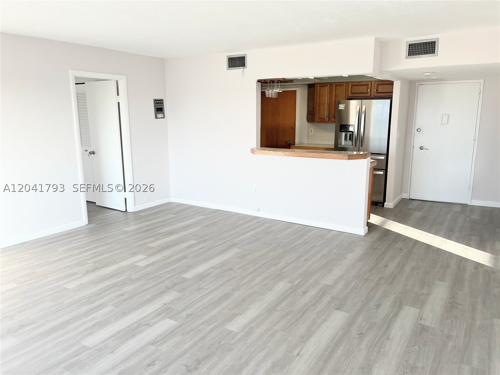CREEK TOWERS & YACHT CLUB - Residential Lease